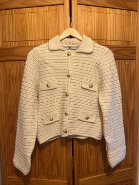 Zara Cream-colored Lady Jacket with Gold Buttons